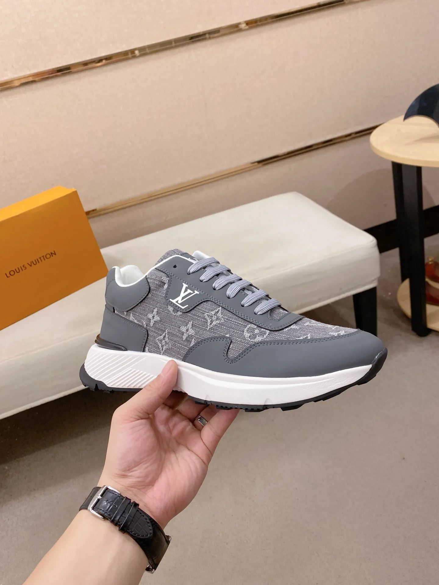 Men's shoes💰 462💰louis vuitton (Louis Vuitton/lv)🔍🔍The new counters are on sale at the same time. The uppers are imported from Italy. ⃣️Re-engraved🇮🇹💪💪, ⚠Sole: The original sole is specially provided by the original factory, the exclusive movable molded sole is super comfortable, ⚠Original and single goods 🔍high quality, you can enter and leave the counter at will, welcome to compare⚠. Code number: 38-44 (45/customized, non-refundable)